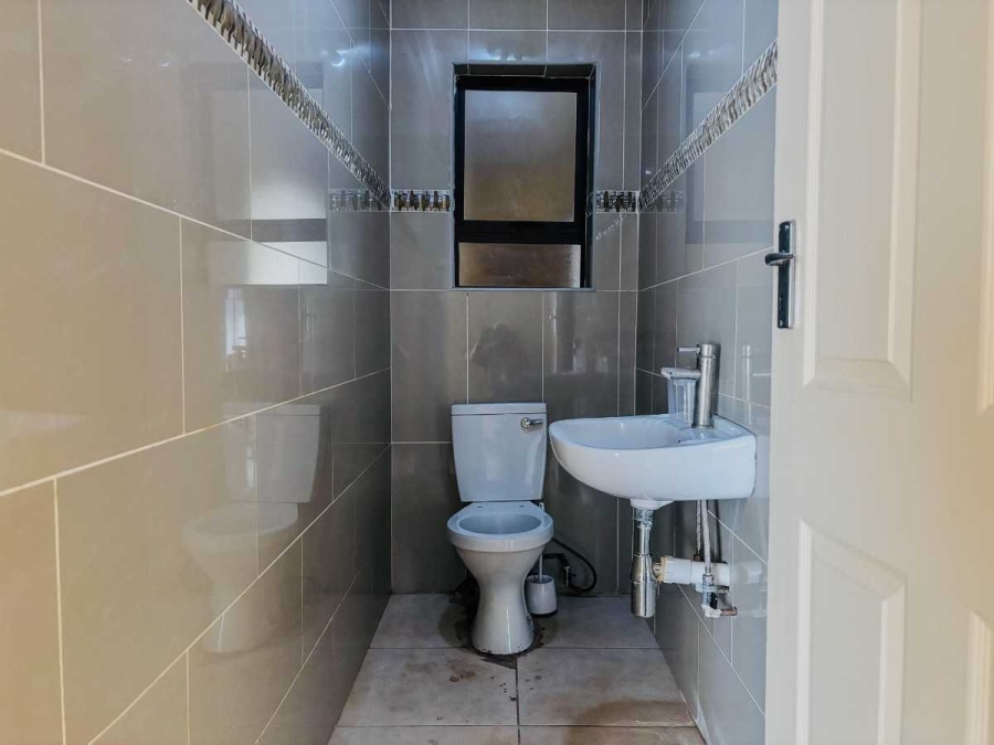 4 Bedroom Property for Sale in Mahwelereng Limpopo