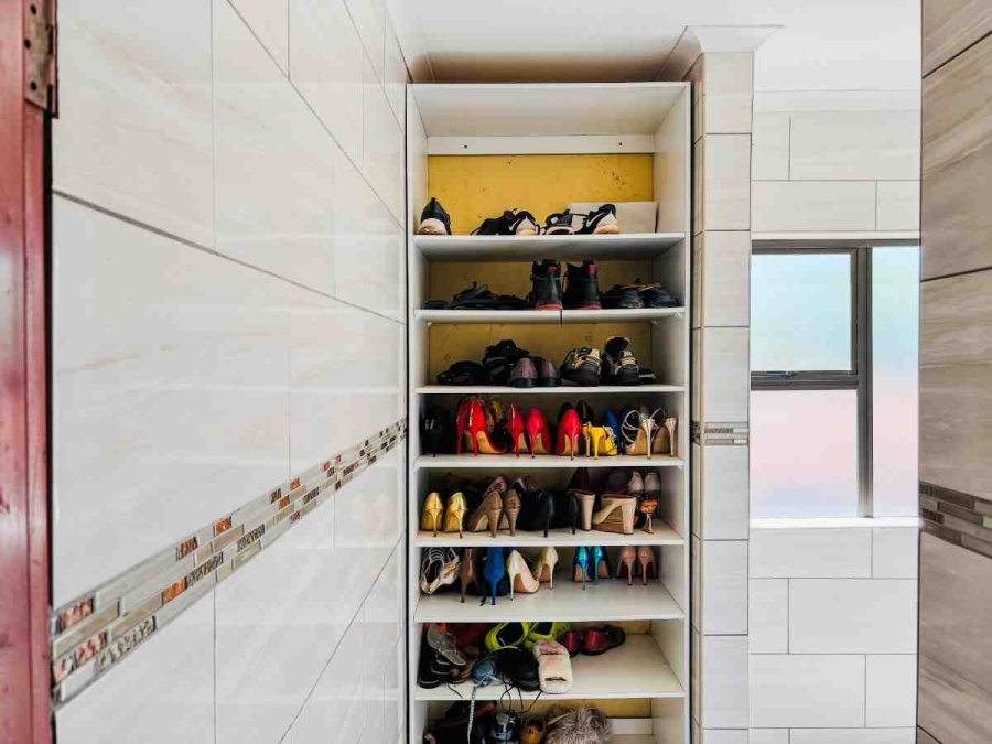 4 Bedroom Property for Sale in Mahwelereng Limpopo