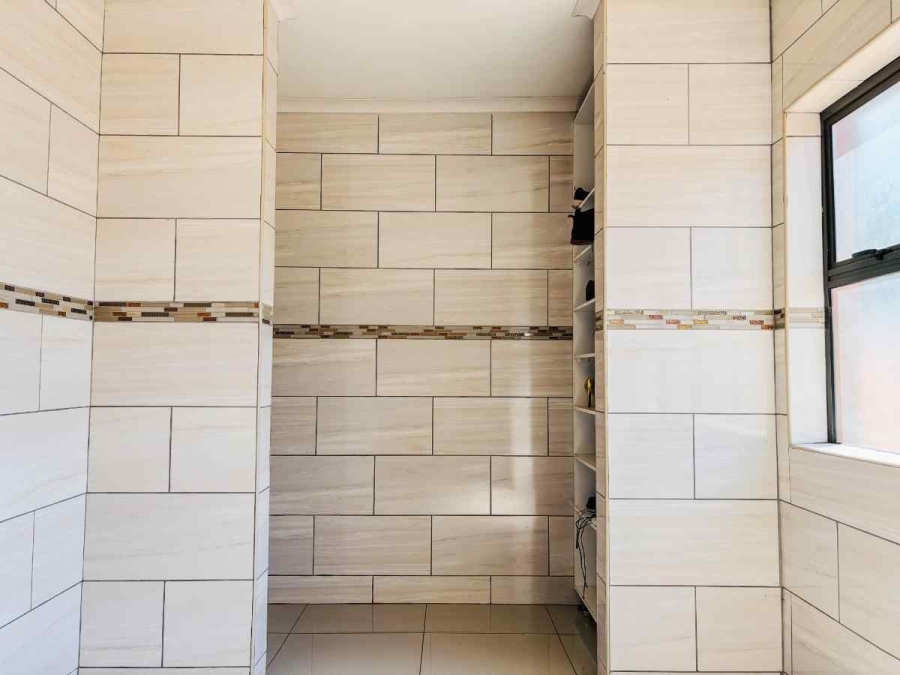 4 Bedroom Property for Sale in Mahwelereng Limpopo