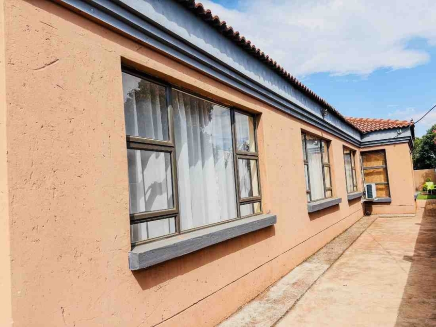 4 Bedroom Property for Sale in Mahwelereng Limpopo