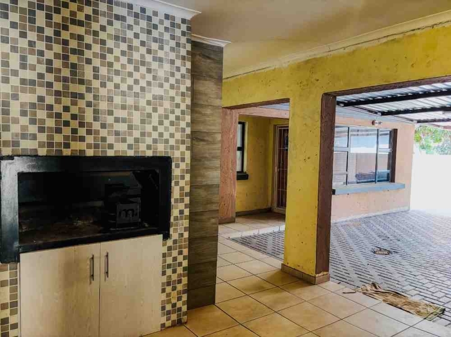 4 Bedroom Property for Sale in Mahwelereng Limpopo