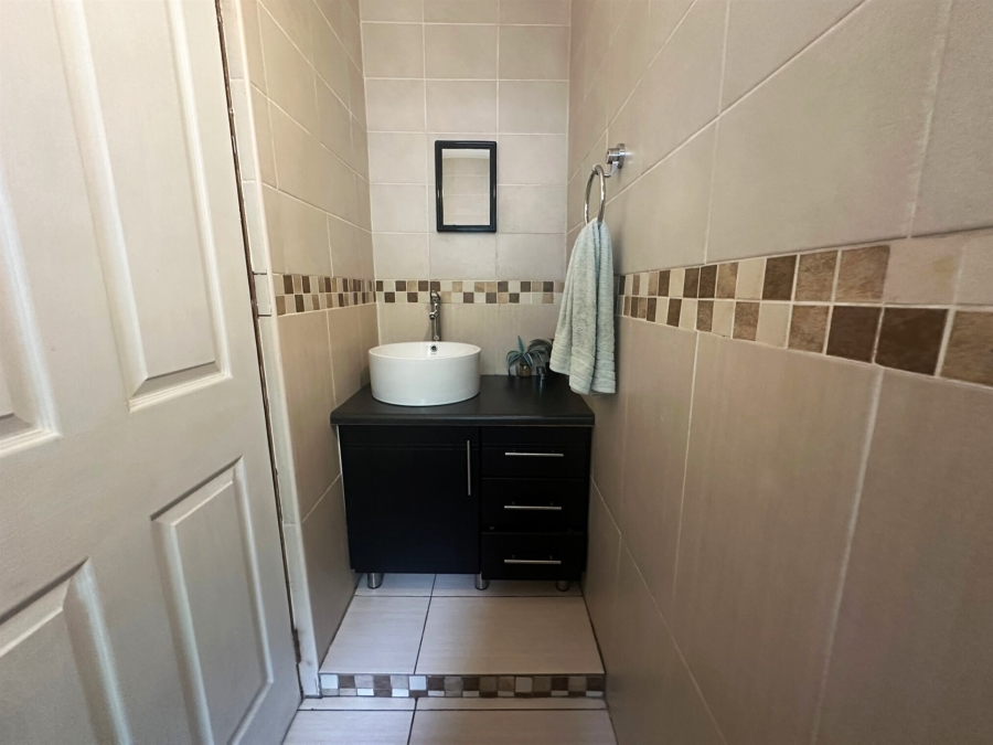 2 Bedroom Property for Sale in Hoedspruit Limpopo