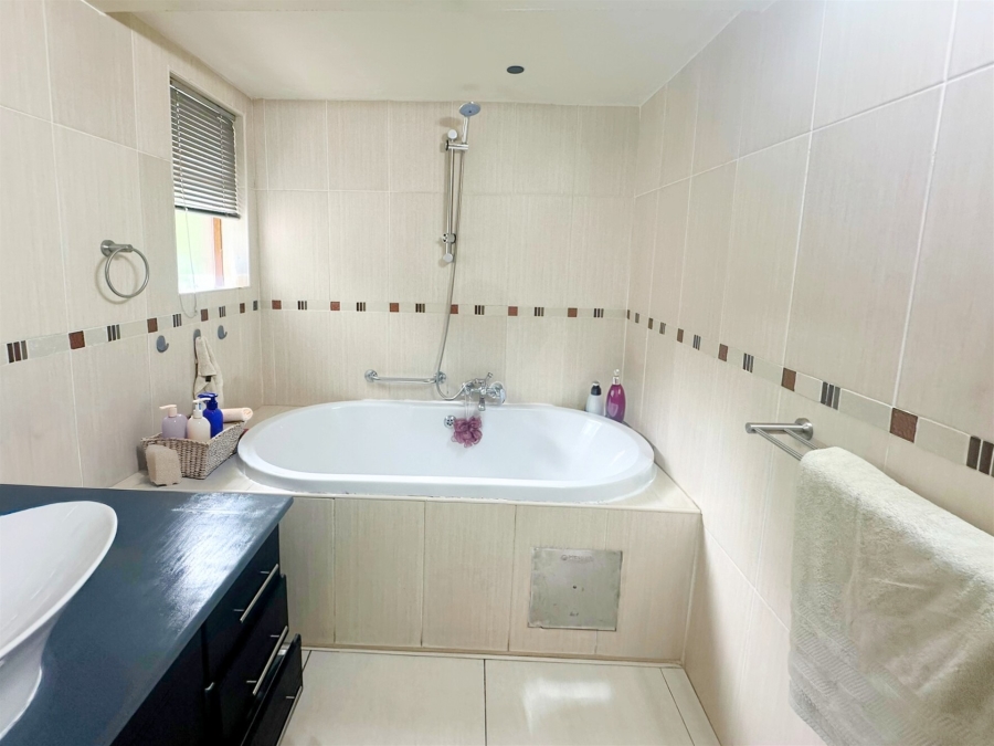 2 Bedroom Property for Sale in Hoedspruit Limpopo