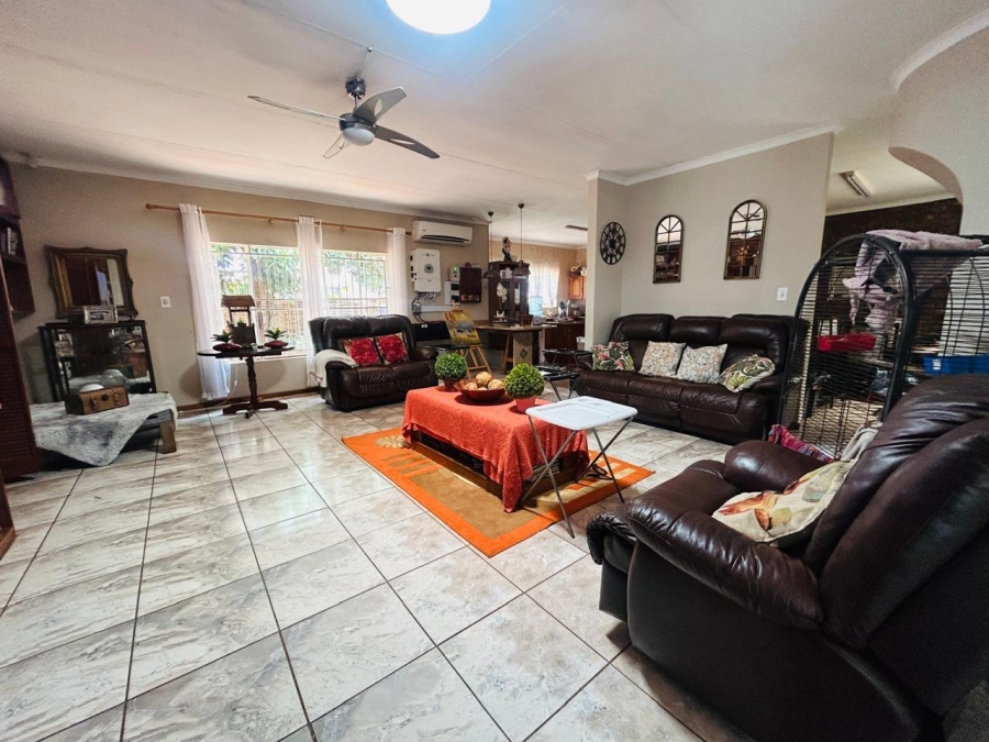 5 Bedroom Property for Sale in Chroompark Limpopo