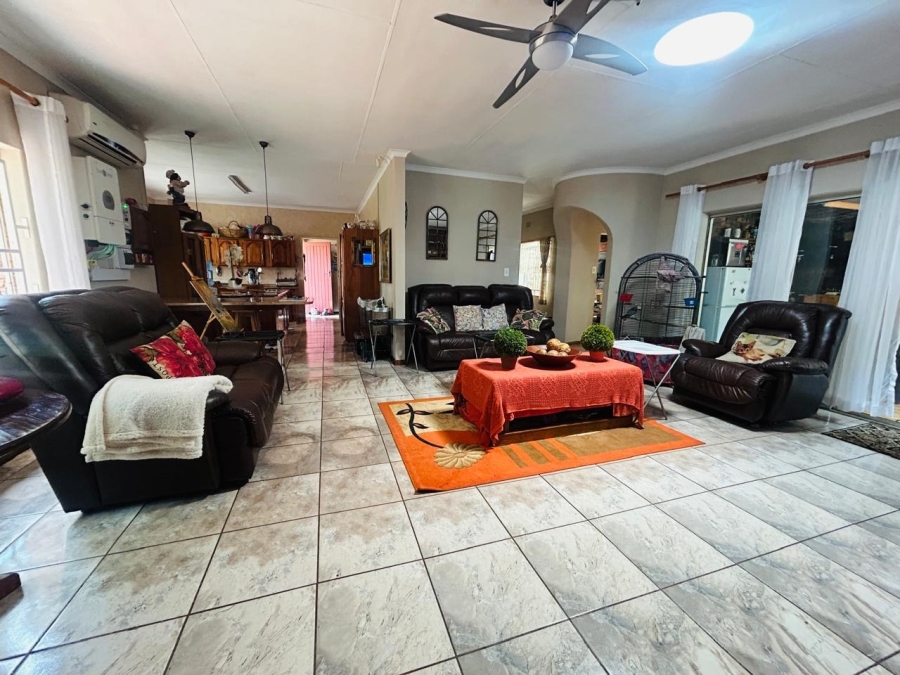 5 Bedroom Property for Sale in Chroompark Limpopo