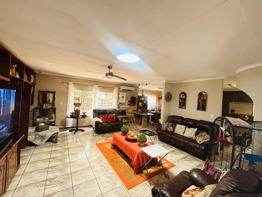 5 Bedroom Property for Sale in Chroompark Limpopo