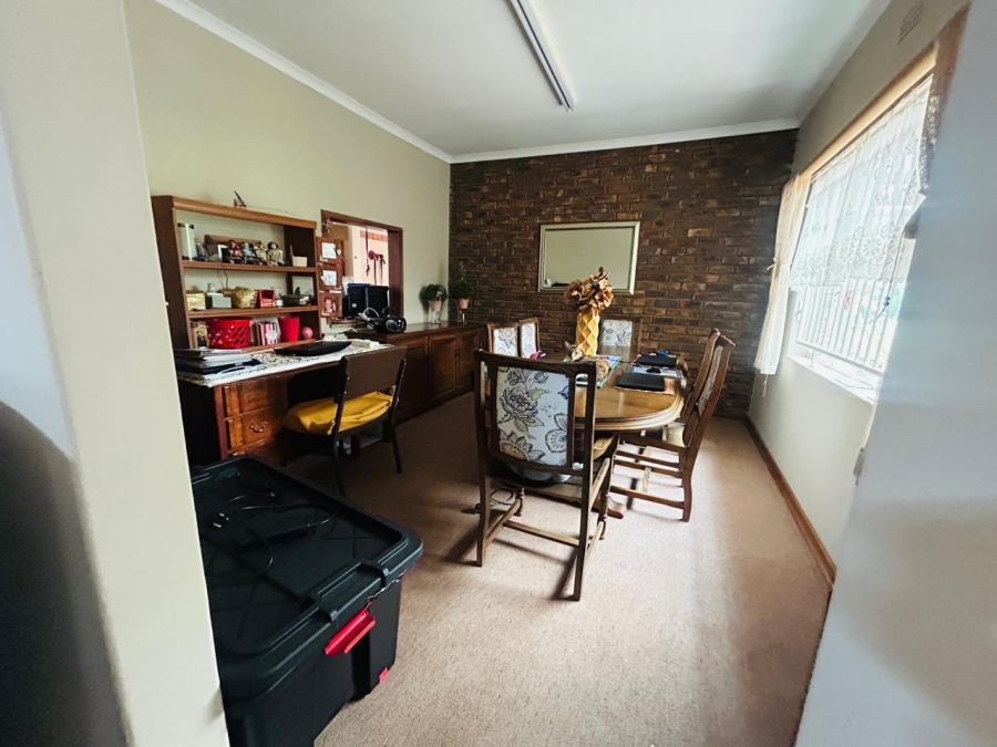 5 Bedroom Property for Sale in Chroompark Limpopo