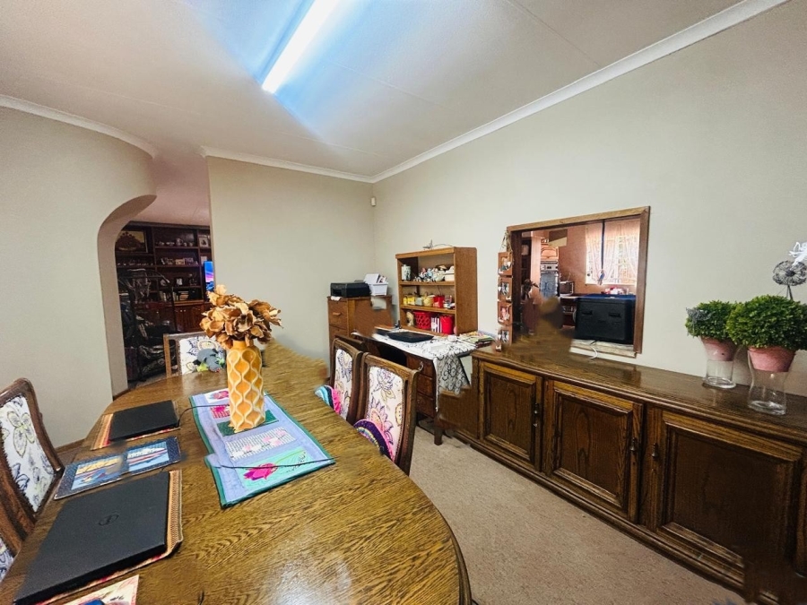 5 Bedroom Property for Sale in Chroompark Limpopo