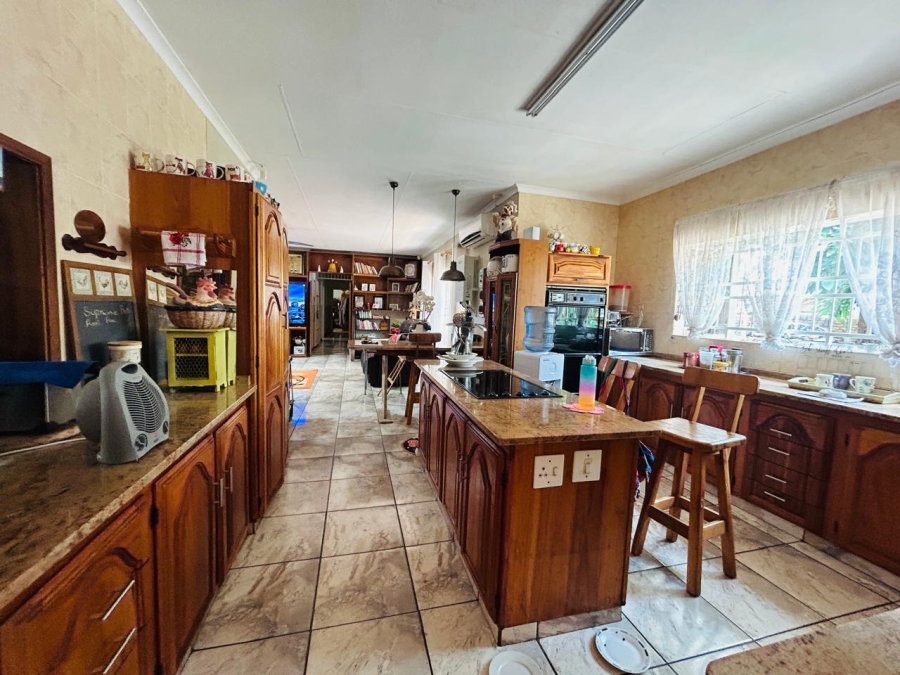 5 Bedroom Property for Sale in Chroompark Limpopo