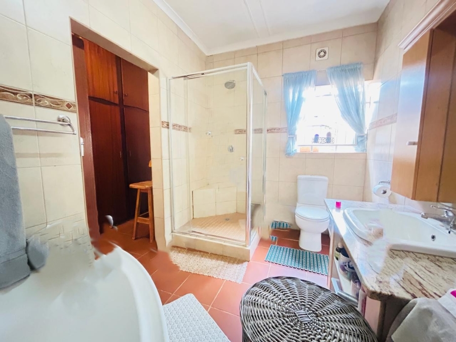 5 Bedroom Property for Sale in Chroompark Limpopo