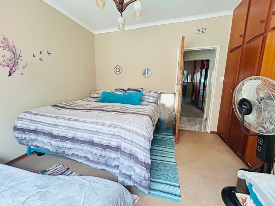 5 Bedroom Property for Sale in Chroompark Limpopo