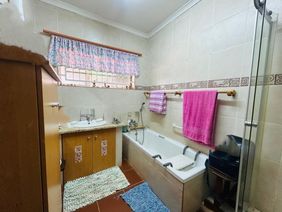 5 Bedroom Property for Sale in Chroompark Limpopo