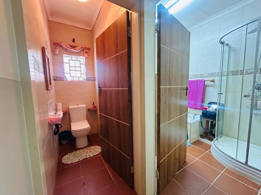 5 Bedroom Property for Sale in Chroompark Limpopo