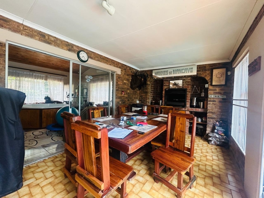 5 Bedroom Property for Sale in Chroompark Limpopo