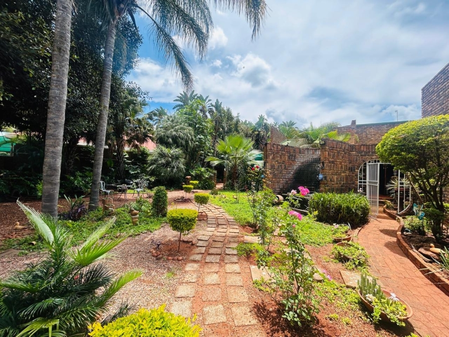 5 Bedroom Property for Sale in Chroompark Limpopo