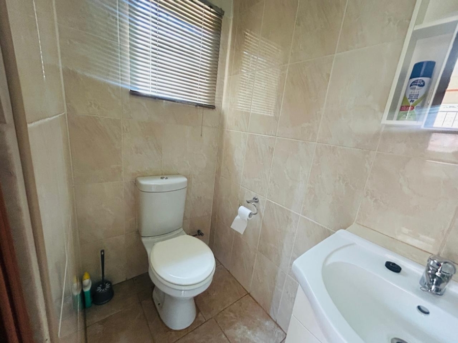 5 Bedroom Property for Sale in Chroompark Limpopo