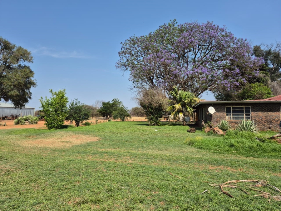 5 Bedroom Property for Sale in Tom Burke Limpopo