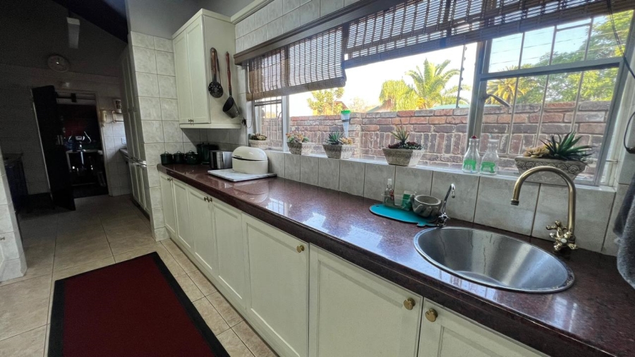 5 Bedroom Property for Sale in Bendor Limpopo