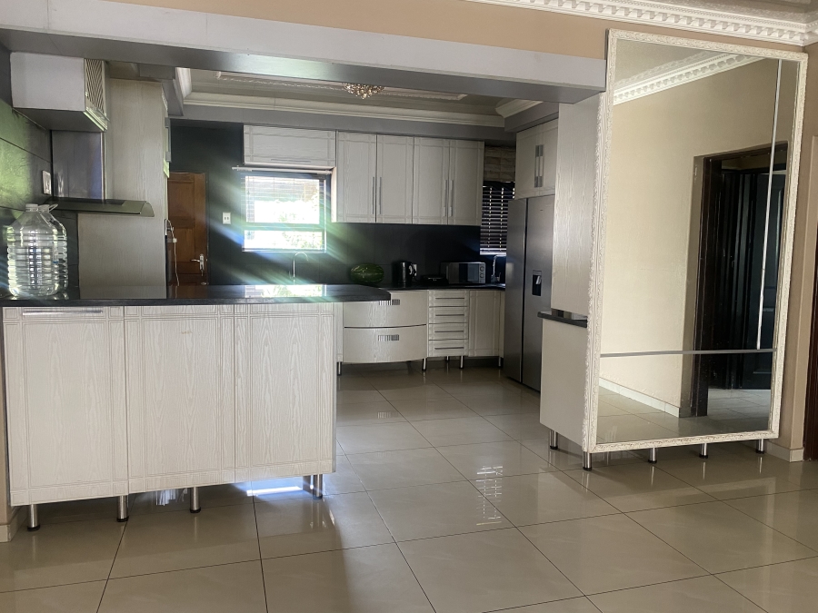6 Bedroom Property for Sale in Bendor Limpopo