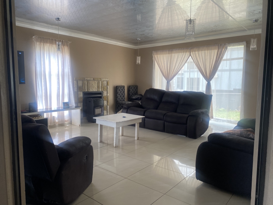 6 Bedroom Property for Sale in Bendor Limpopo
