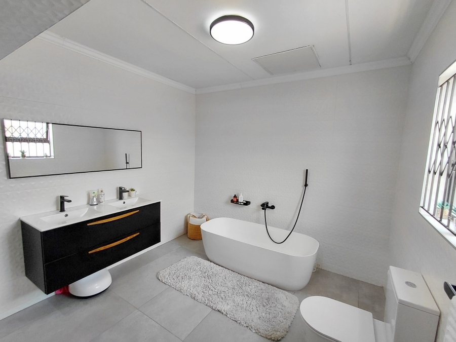 5 Bedroom Property for Sale in Flora Park Limpopo