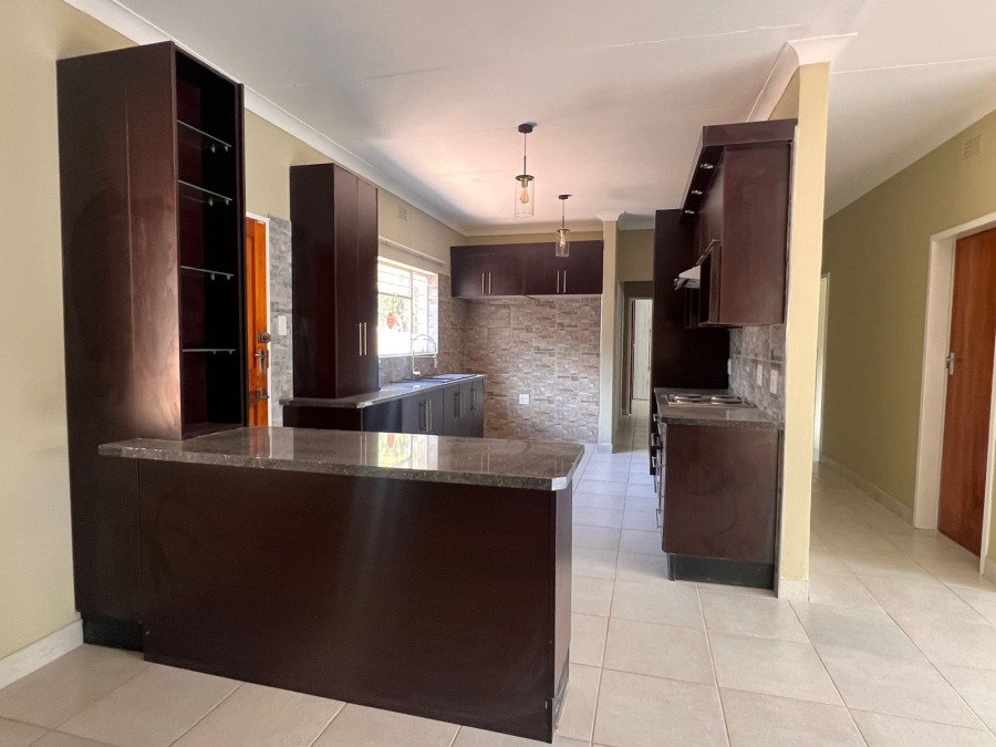 3 Bedroom Property for Sale in Kameeldoringpark Limpopo