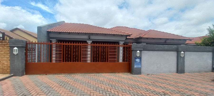 4 Bedroom Property for Sale in Madiba Park Limpopo