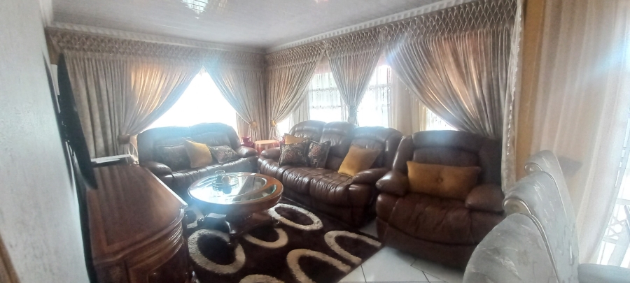 4 Bedroom Property for Sale in Madiba Park Limpopo