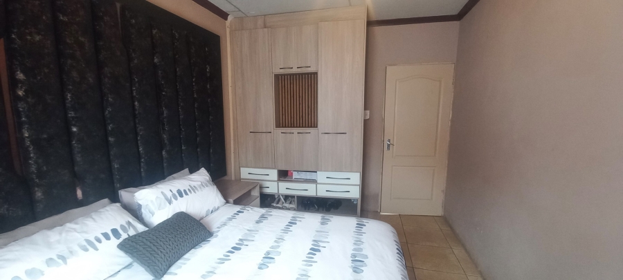 4 Bedroom Property for Sale in Madiba Park Limpopo