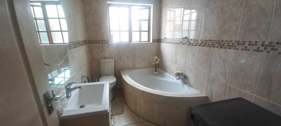 4 Bedroom Property for Sale in Madiba Park Limpopo