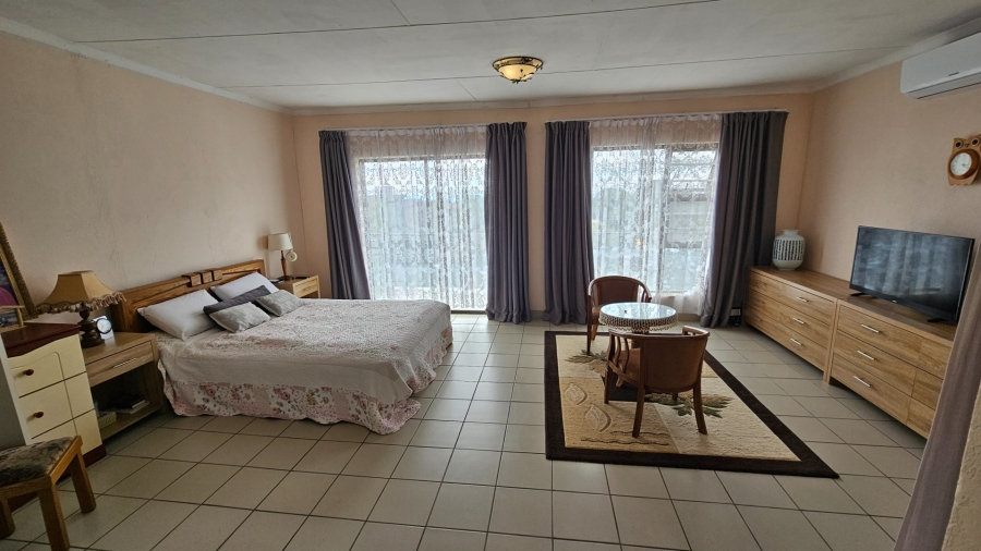 6 Bedroom Property for Sale in Bendor Limpopo