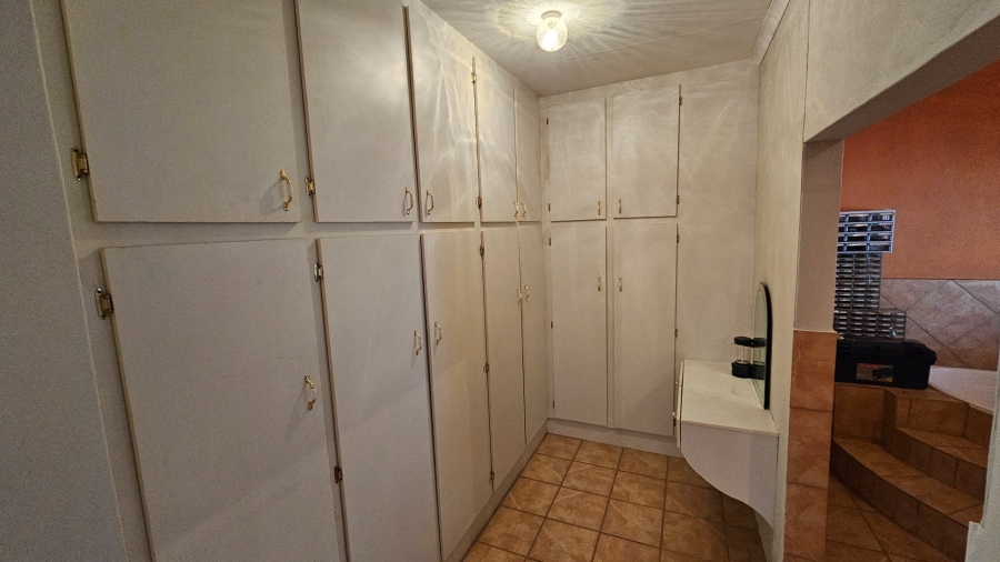 6 Bedroom Property for Sale in Bendor Limpopo