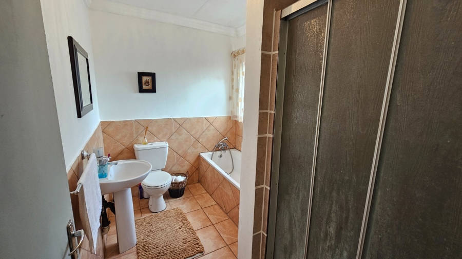 6 Bedroom Property for Sale in Bendor Limpopo