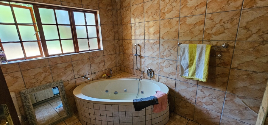 5 Bedroom Property for Sale in Moregloed Limpopo