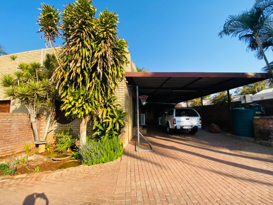 5 Bedroom Property for Sale in Bendor Limpopo