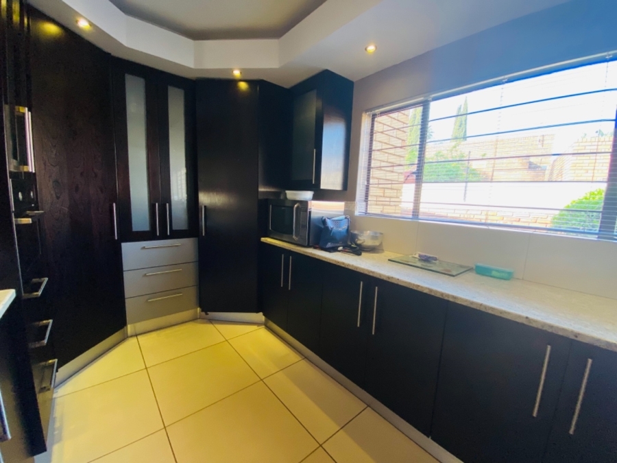 5 Bedroom Property for Sale in Bendor Limpopo