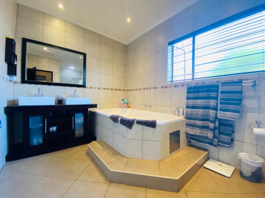 5 Bedroom Property for Sale in Bendor Limpopo