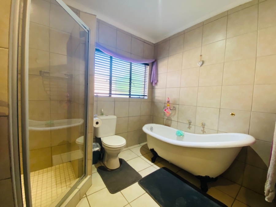 5 Bedroom Property for Sale in Bendor Limpopo