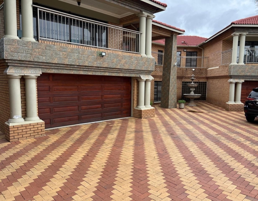 8 Bedroom Property for Sale in Bendor Limpopo