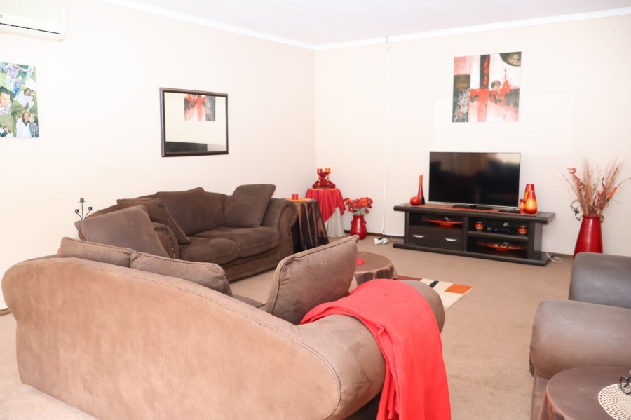 5 Bedroom Property for Sale in Chroompark Limpopo