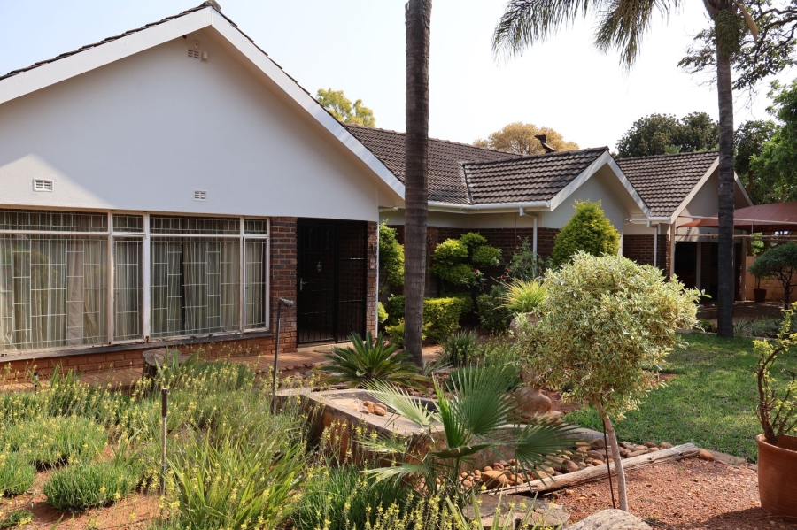 5 Bedroom Property for Sale in Chroompark Limpopo