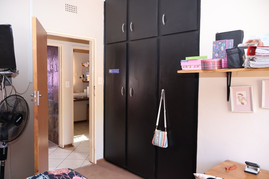 5 Bedroom Property for Sale in Chroompark Limpopo