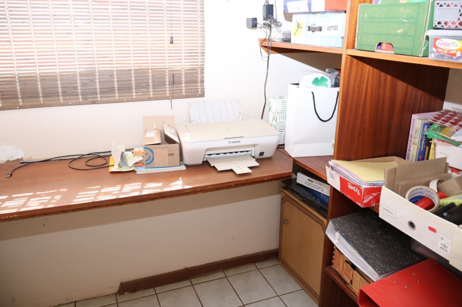 5 Bedroom Property for Sale in Chroompark Limpopo