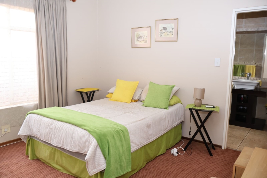 5 Bedroom Property for Sale in Chroompark Limpopo