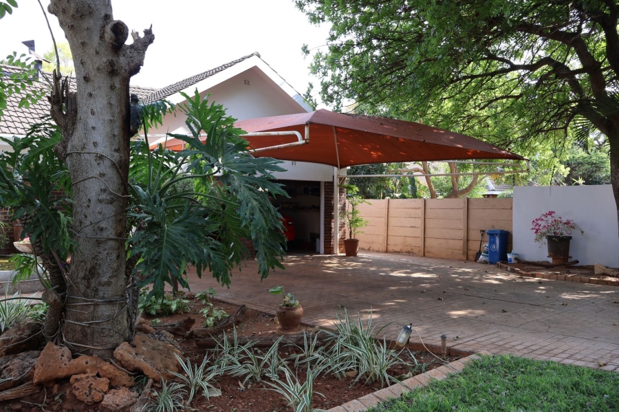 5 Bedroom Property for Sale in Chroompark Limpopo