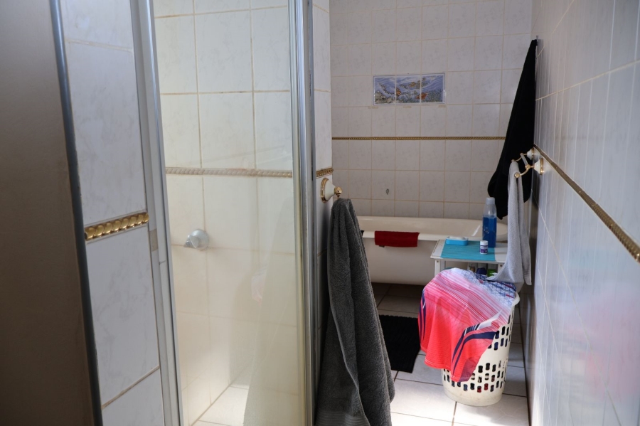 5 Bedroom Property for Sale in Chroompark Limpopo