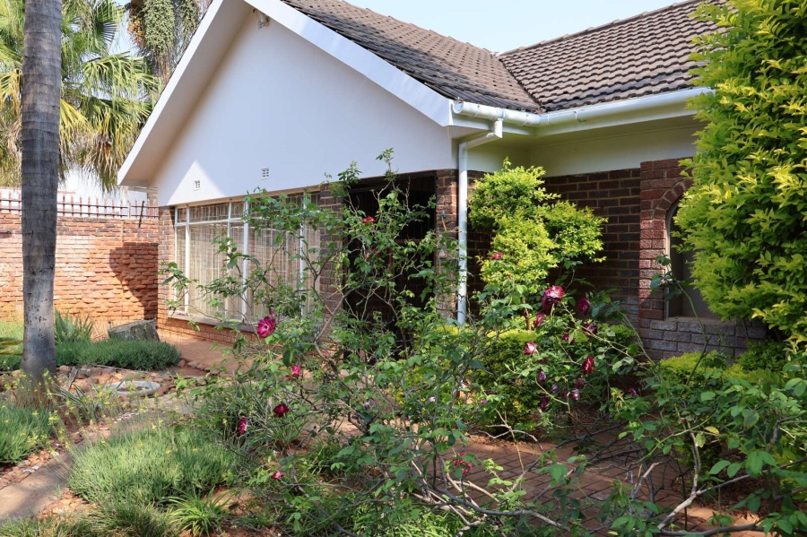 5 Bedroom Property for Sale in Chroompark Limpopo