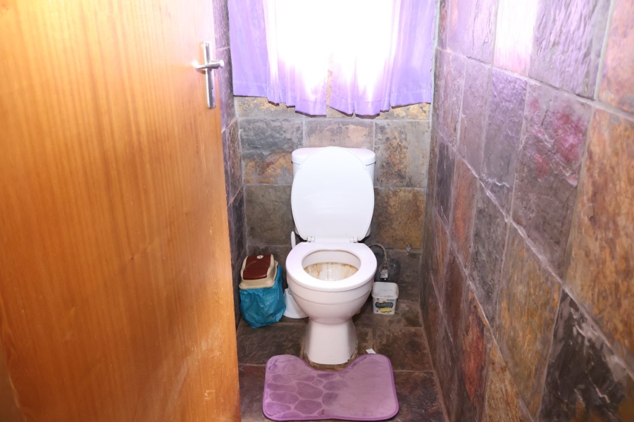 5 Bedroom Property for Sale in Chroompark Limpopo