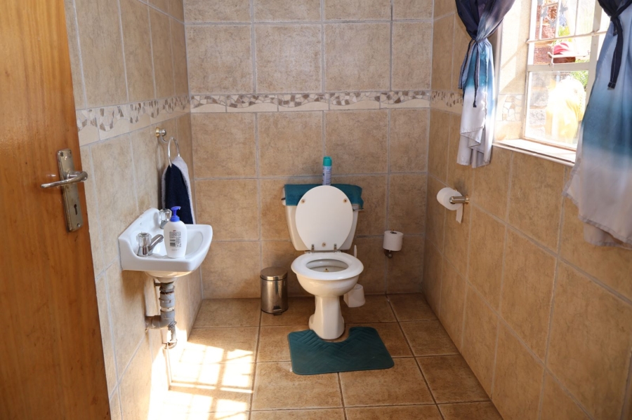 5 Bedroom Property for Sale in Chroompark Limpopo