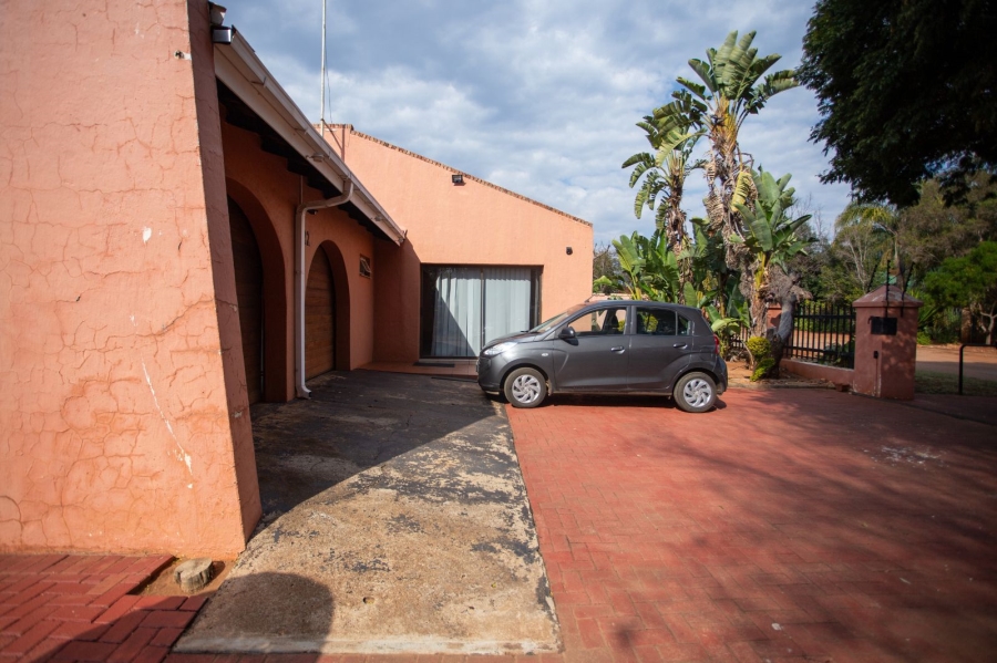 5 Bedroom Property for Sale in Chroompark Limpopo